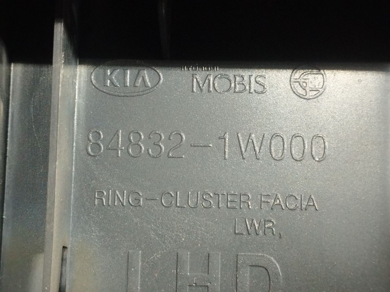 Recambio de moldura cuadro instrumentos para kia rio iii (ub) 1.1 crdi referencia OEM IAM   