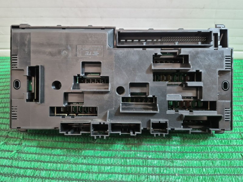 Recambio de caja reles / fusibles para bmw 5 (f10) 525 d xdrive referencia OEM IAM   