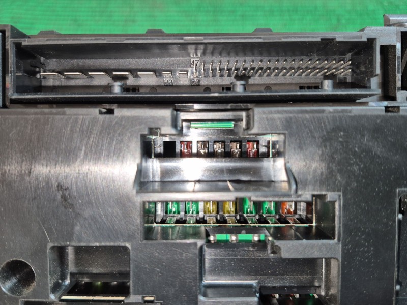 Recambio de caja reles / fusibles para bmw 5 (f10) 525 d xdrive referencia OEM IAM   
