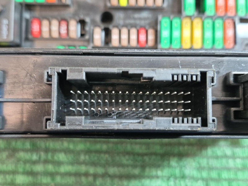 Recambio de caja reles / fusibles para bmw 5 (f10) 525 d xdrive referencia OEM IAM   
