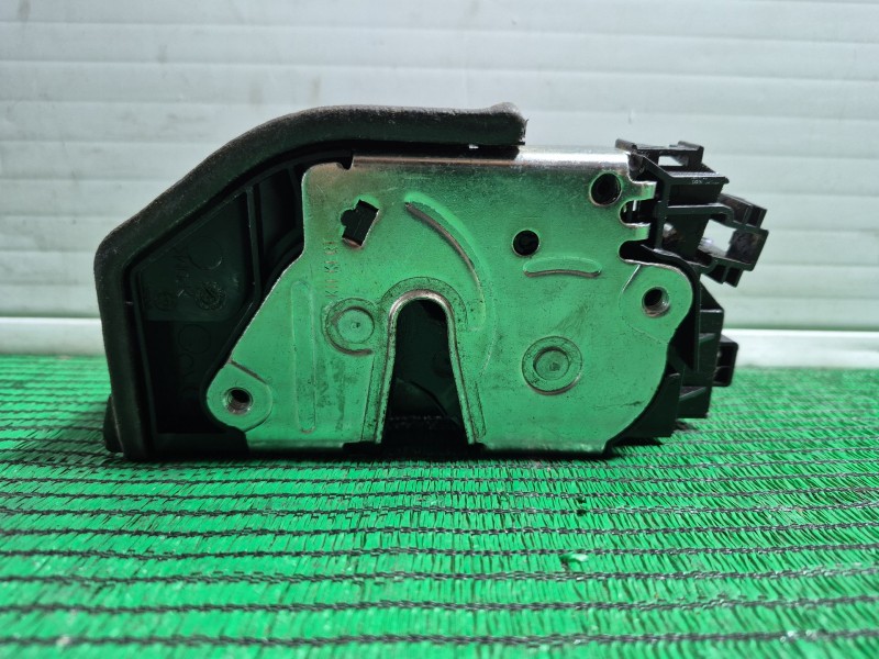 Recambio de cerradura puerta delantera derecha para bmw 5 (f10) 525 d xdrive referencia OEM IAM A053702 A053702 A053702