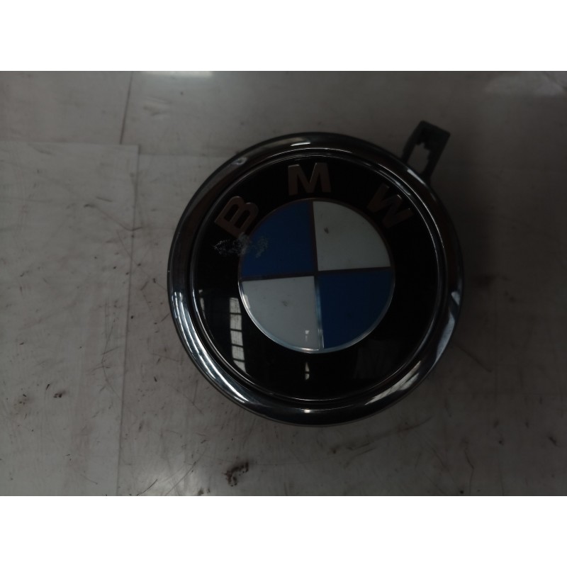 Cambio / intercambio del emblema de BMW en el capó y el portón