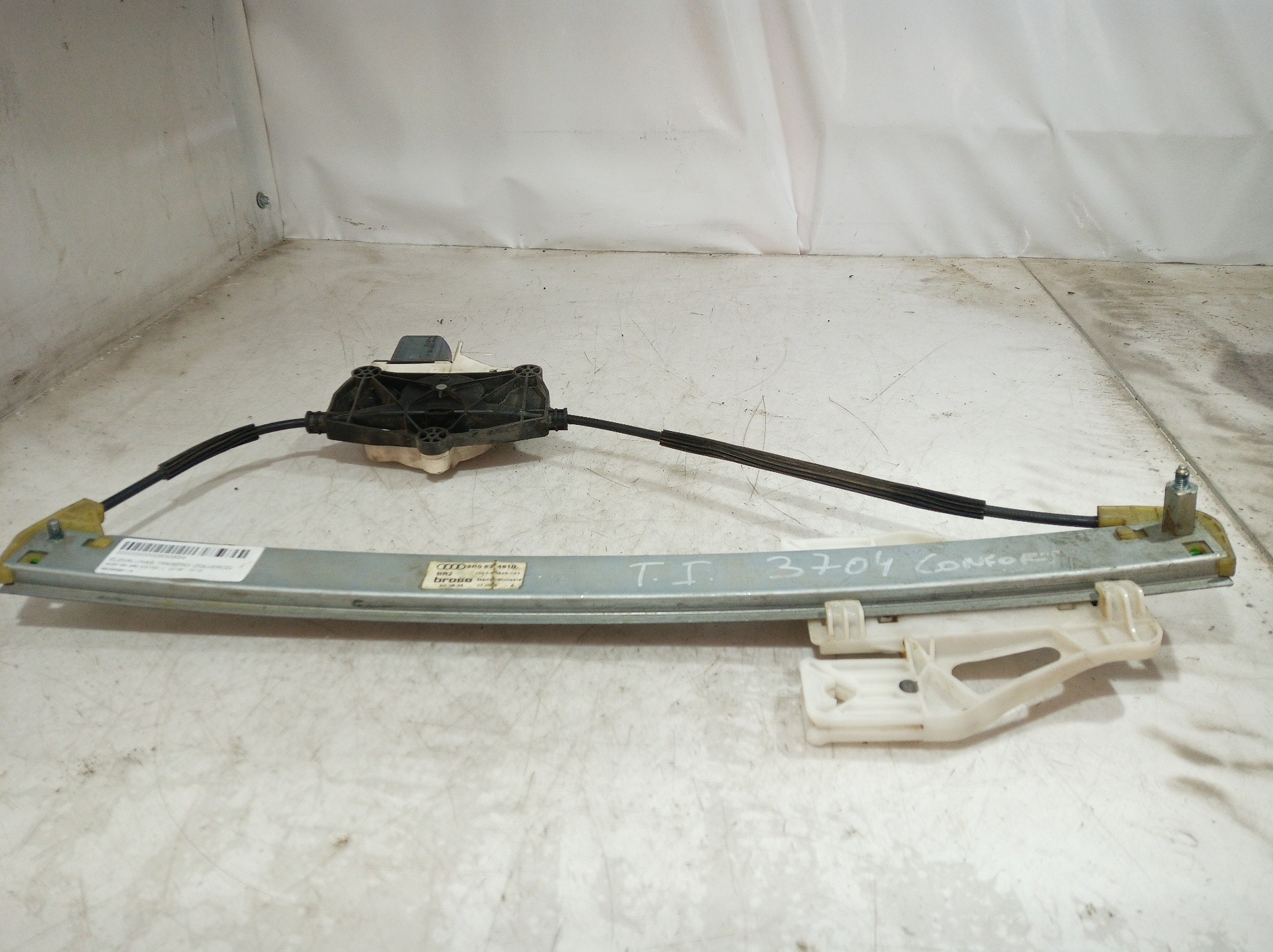 8K0959811A LEVE GLACE ARRIÈRE GAUCHE / 8K0959811 / 8K0959811A / 630694 POUR AUDI - Photo 1/10