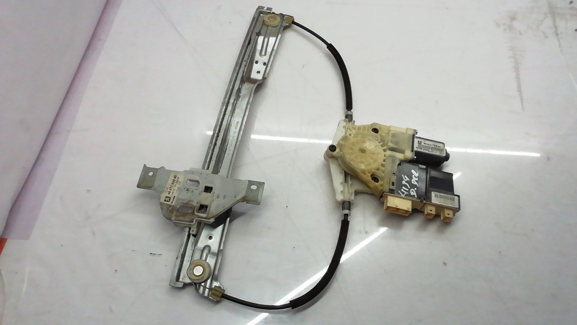 9681575880 LEVE GLACE AVANT DROIT / 9681575880 / 9681575880 / 701279 POUR CITROË - Photo 1/8
