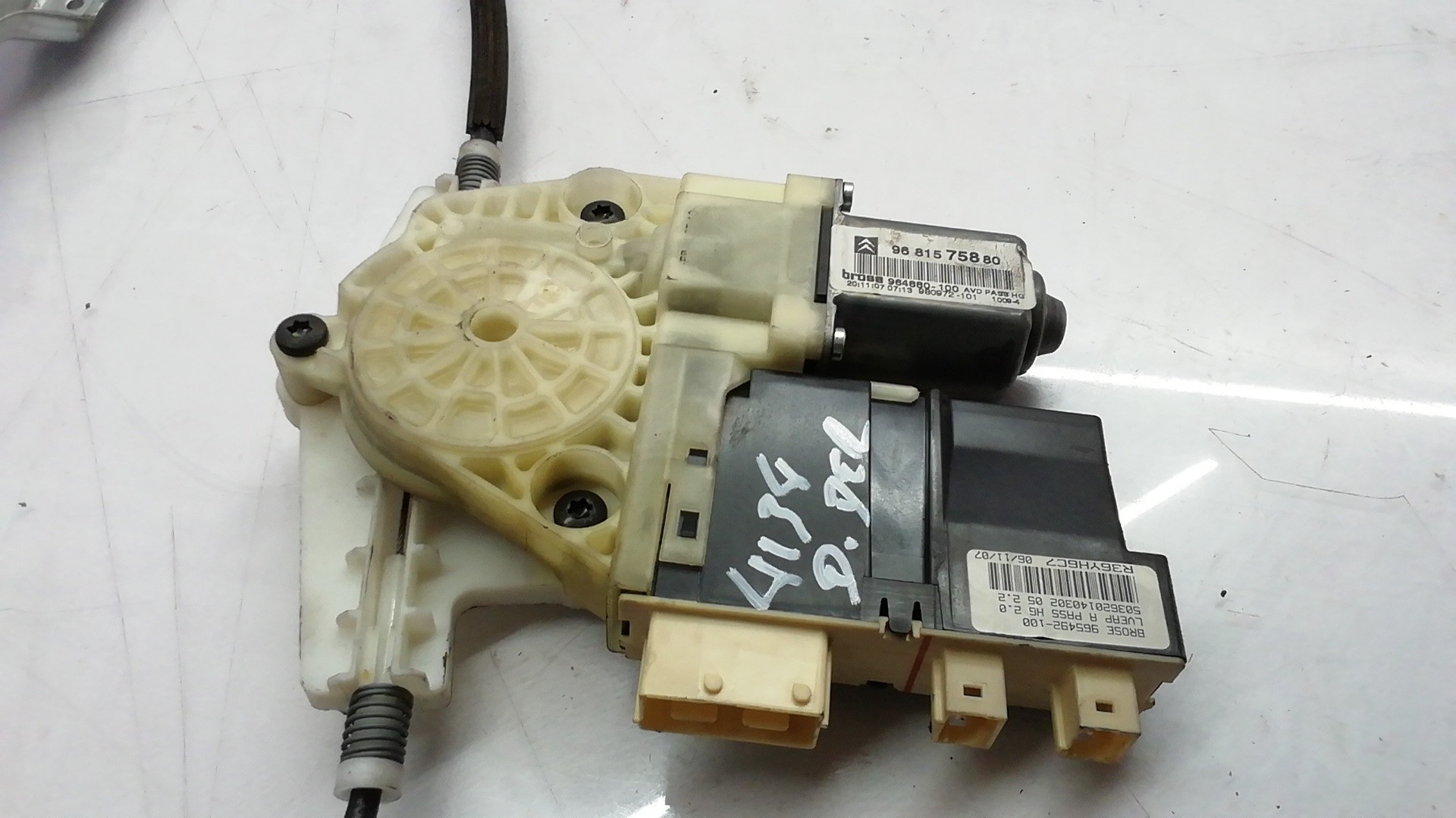 9681575880 LEVE GLACE AVANT DROIT / 9681575880 / 9681575880 / 701279 POUR CITROË - Photo 3/8