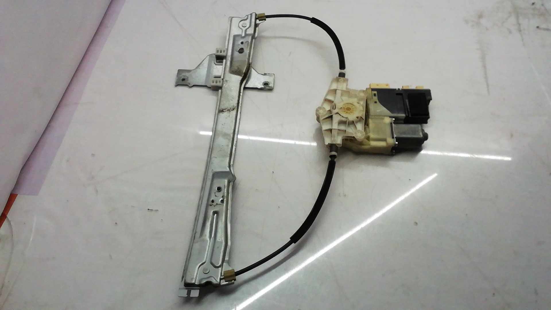 9681575880 LEVE GLACE AVANT DROIT / 9681575880 / 9681575880 / 701279 POUR CITROË - Photo 4/8