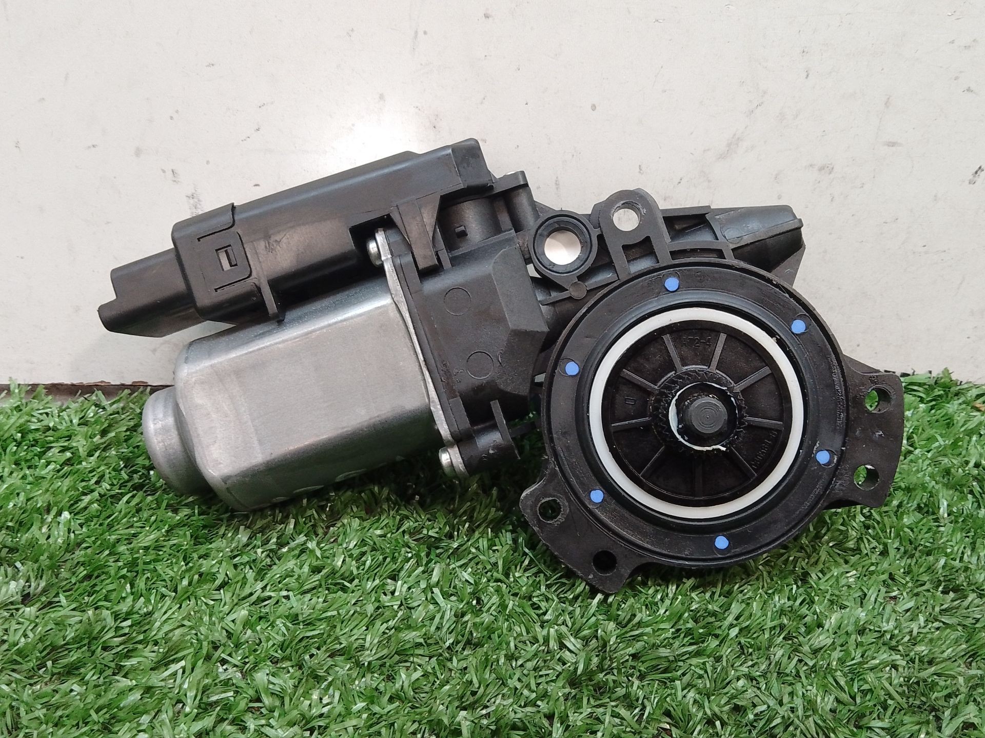 402058D MOTEUR LÈVE VITRE ARRIÈRE DROITE / 440850C / 403951A7 / 811952 POUR KIA - Photo 4/6